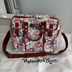 Beautiful House of Flynn Playa Evermore floral camera or travel bag